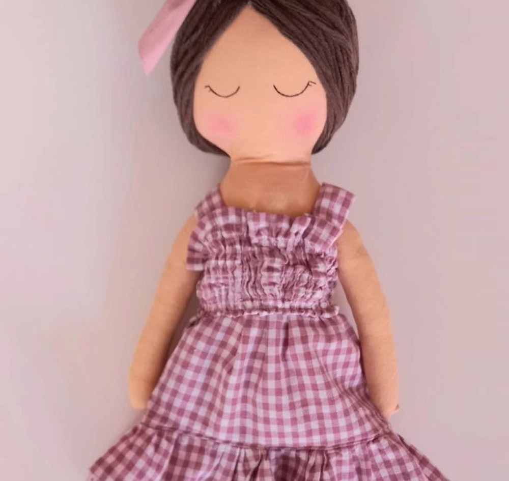 Mini Doll's muñeca con vestido rosa